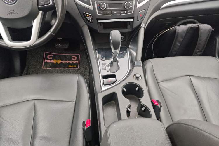 Used Dongfeng Aeolus AX7 2015 2.0L Automatic Zhiyi Trim
