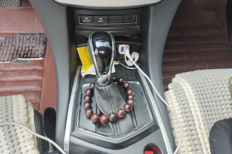 Used JMC Yusheng S350 2014 2.4T Automatic 4x4 Diesel Luxury Version with Sunroof 5 Seats