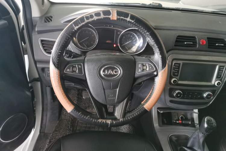 Used JAC Group T6 2016 2.0L Gasoline Entry-Level Long-Wheelbase HFC4GA3-3D Steering Wheel