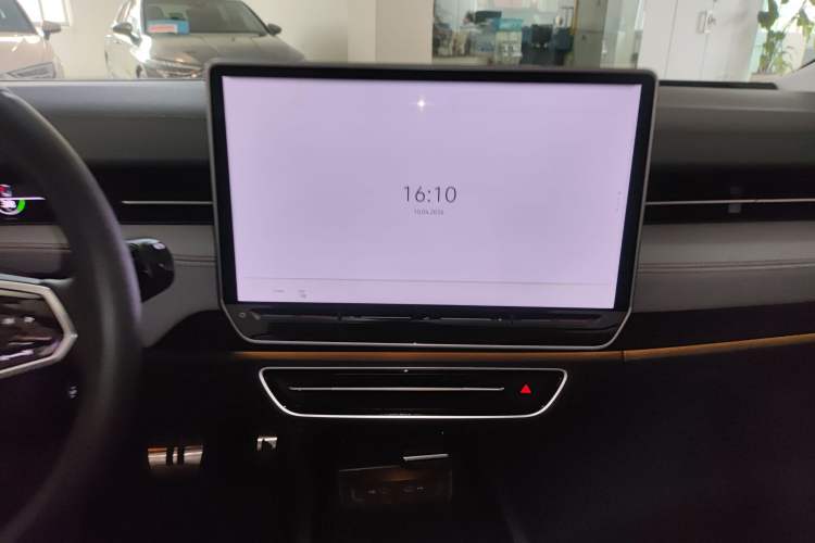 Used Volkswagen ID.7 VIZZION 2024 AIR model Audio And AC Panel