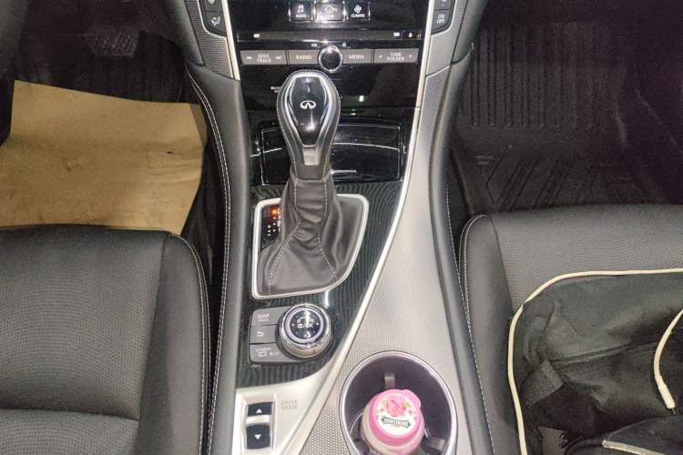 Used Infiniti Q50L 2018 2.0T Enjoyment Version China VI Standard