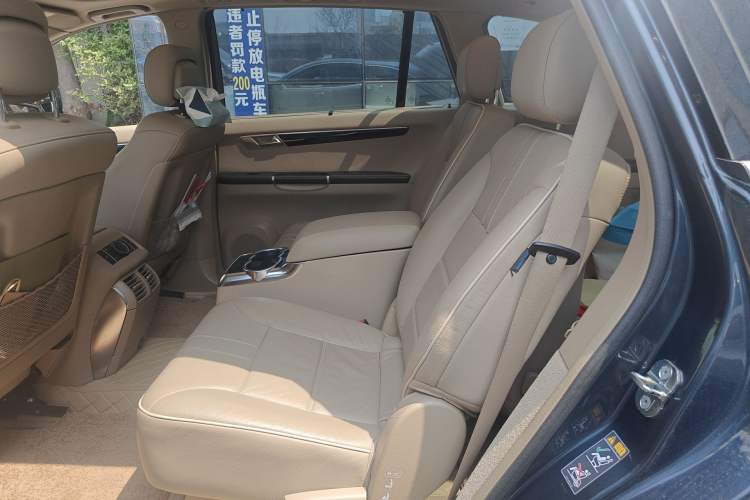 Used Mercedes-Benz R-Class 2014 R 400 4MATIC Luxury Model
