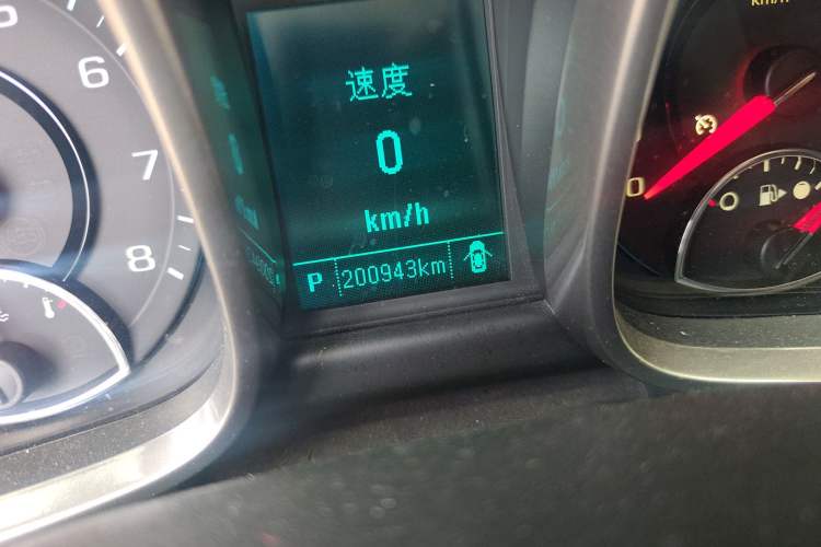 Used Chevrolet Malibu 2014 2.0L Automatic Luxury Edition Odometer Close Up