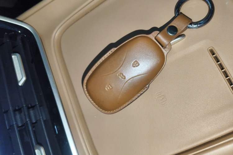 Used Dongfeng Aeolus L8 2025 Model 185KM Dream Edition Vehicle Key