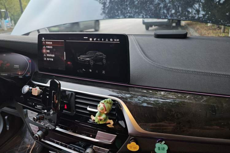 Used BMW 5 Series 2022 Second Facelift 525Li M Sport Package Audio And AC Panel