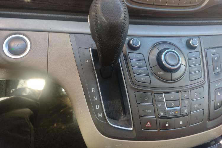 Used Buick GL8 2011 3.0L GT Luxury Business Haoya Edition