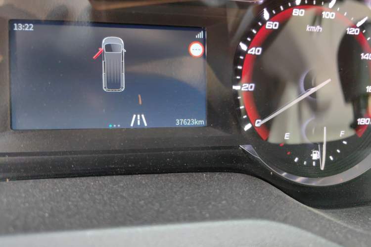 Used Iveco Fidato 2023 C30 Passenger Van 2.0T 93kW Manual Transmission Xingtu Edition Low Roof