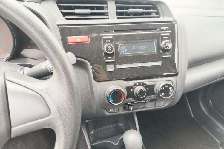 Used Honda Fit 2014 1.5L LX CVT Comfort Model Audio And AC Panel