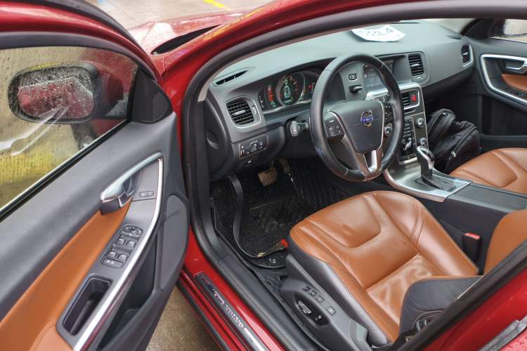 Used Volvo V60 2014 T5 Zhiya Edition