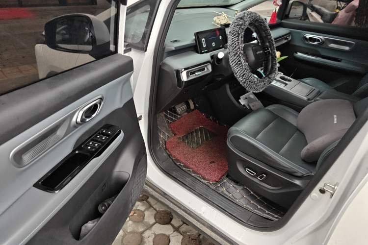 Used AION Y 2022 Plus 70 Tech Edition