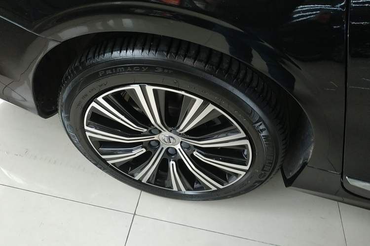 Used Volvo S90 New Energy 2021 T8 eDrive Hybrid Zhiyi Luxury Edition Right Rear Wheel Hub