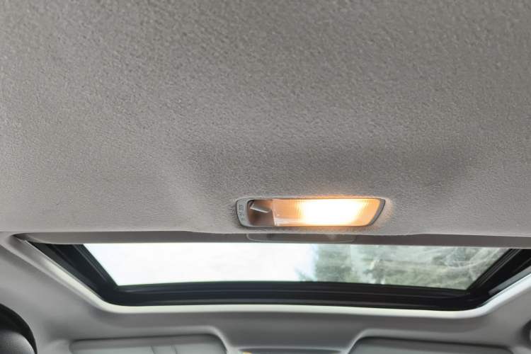 Used Nissan Sylphy 2019 1.6XV CVT Smart Connect Luxury Edition China VI Standard Headliner