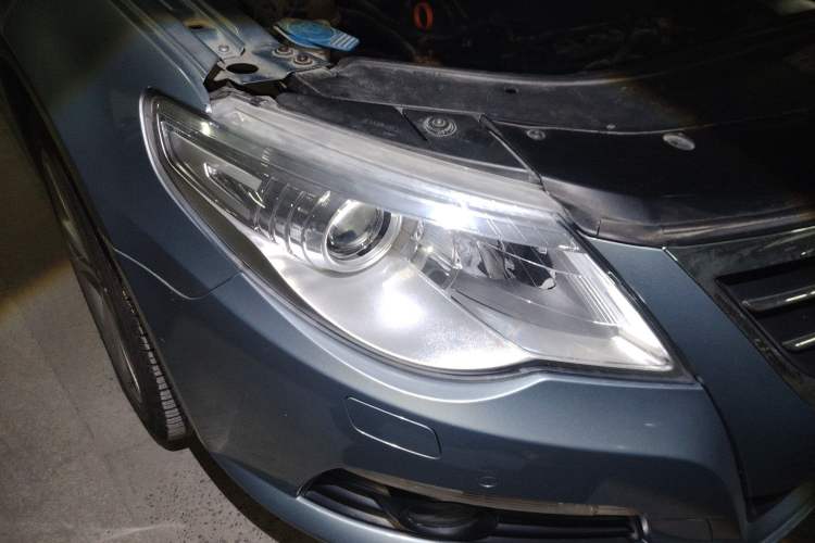 Used Volkswagen FAW-Volkswagen CC 2011 1.8TSI Luxury Model Right Front Headlight