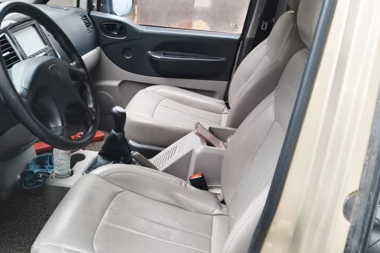 Used FORTHING Lingzhi 2016 M3L 1.6L 7-Seater Luxury Model
