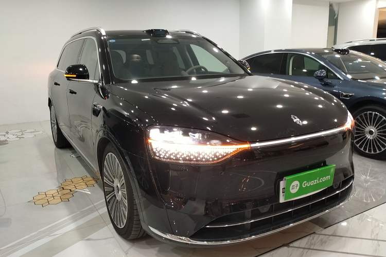 Used Hima AITO M9 2025 Extended-Range Ultra Version 52 kWh 5-Seater Edition Front Right 45 Deg