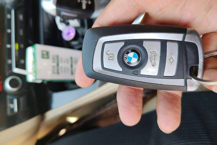 Used BMW 5 Series 2013 525Li Luxury Model
