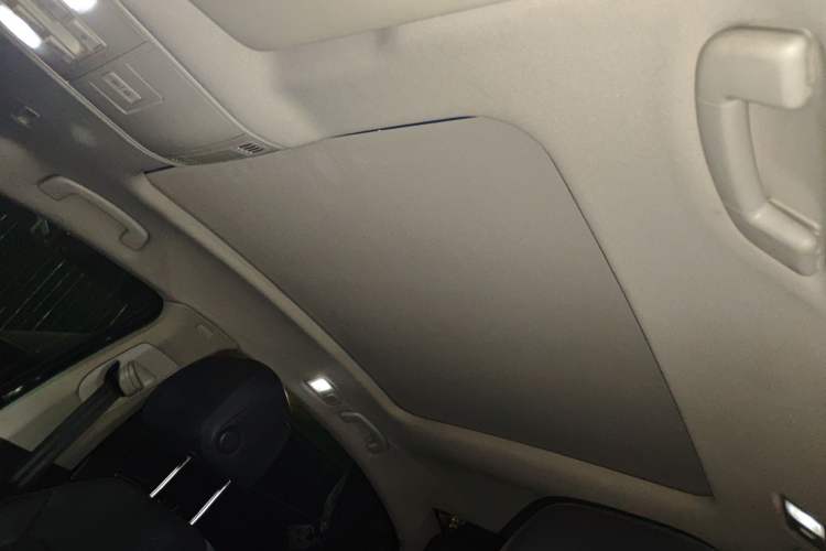 Used Volkswagen Magotan 2017 330TSI DSG Luxury Model Headliner