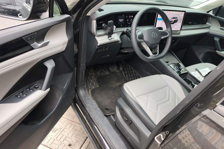 Used Volkswagen Tayron 2025 Tiguan L 330TSI Two-Wheel-Drive Elite