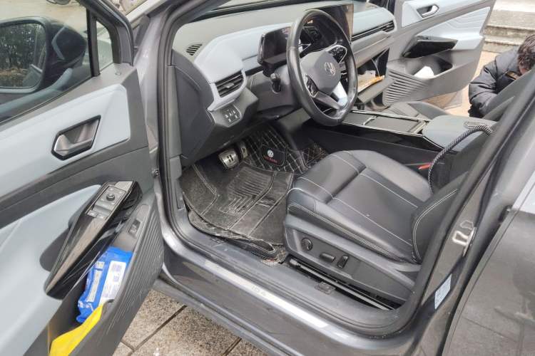 Used Volkswagen ID.4 X 2022 Pure Long-Range Version Driver Seat