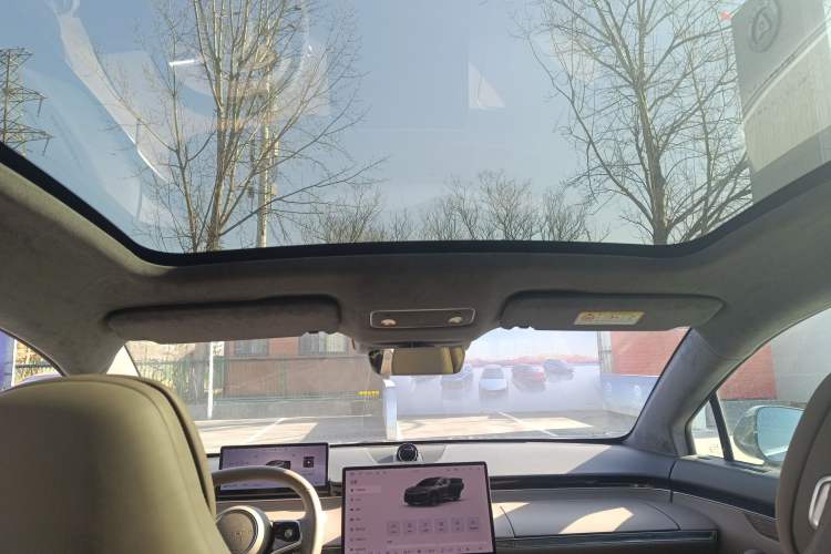 Used Hima Luxeed R7 2025 Range-Extended Version 251 km Max
