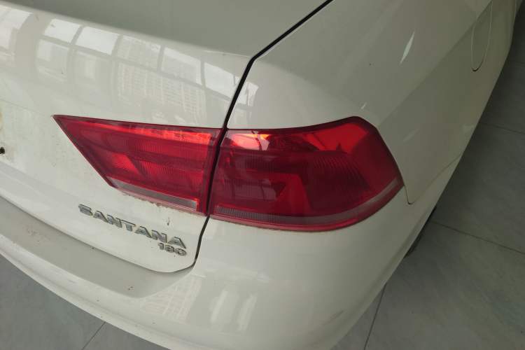 Used Volkswagen Santana 2015 1.6L Automatic Fashion Edition Right Rear Taillight