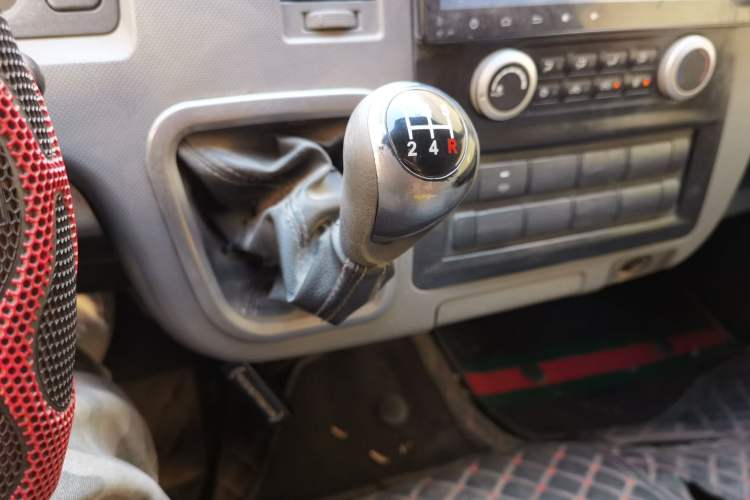 Used Foton Scenic G7 2016 2.0L Commercial Version Long Wheelbase High Roof – 4Q20M Gear Lever