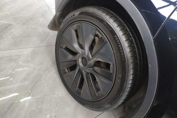 Used Tesla Model Y 2024 Rear-Wheel-Drive Version
