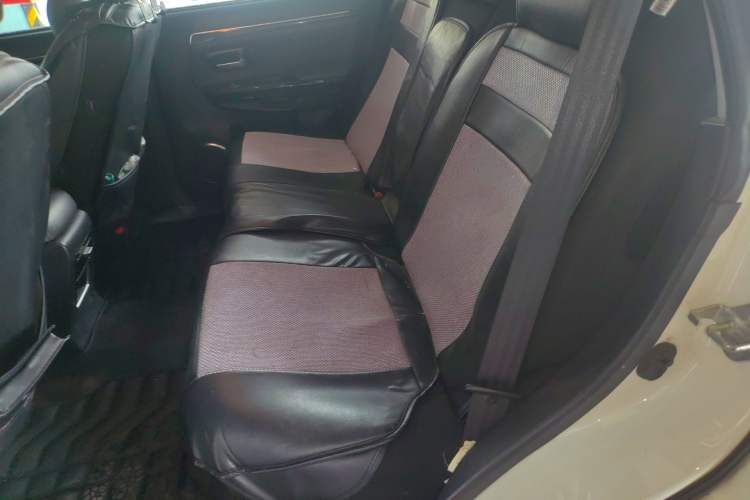 Used Haval H5 Classic 2015 2.0T Diesel Manual Two-Wheel Drive Entry-Level Version Left Rear Seat