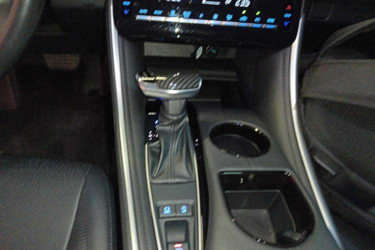 Used Toyota Avalon 2023 2.0L Premium Edition Gear Lever