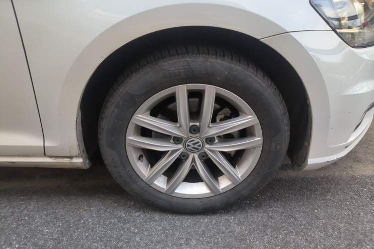 Used Volkswagen Golf 2018 230TSI Manual Comfort Version
