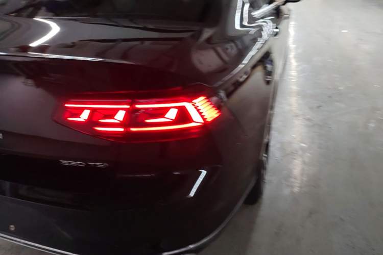 Used Volkswagen Magotan 2025 Zhongxiang Version 330TSI DSG Luxury Edition Right Rear Taillight