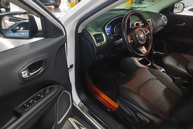 Used Jeep Compass 2017 200T Automatic Family Edition
