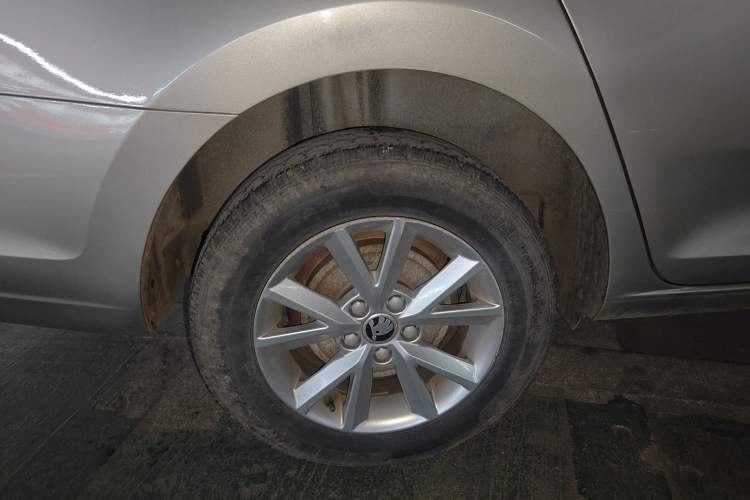 Used Skoda Rapid 2018 1.6L Manual Standard Edition Right Rear Wheel Hub