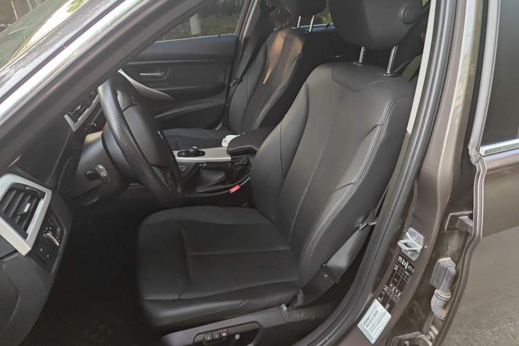 Used BMW 3 Series 2014 320Li Fashion Model
