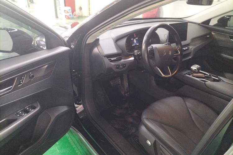 Used Hongqi E-QM5 2022 431 km Charge & Enjoy Edition Driver Seat