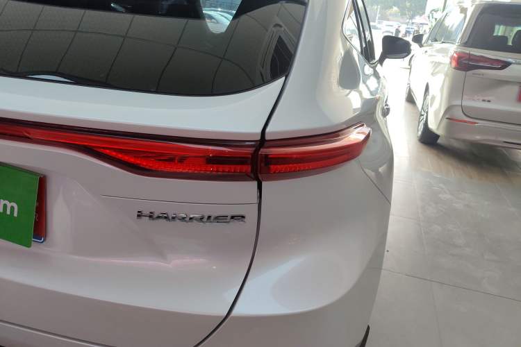 Used Toyota Harrier 2023 2.0L CVT Two-Wheel Drive Deluxe Edition
