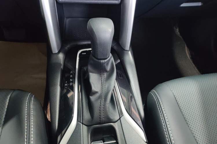 Used Toyota FRONTLANDER 2023 2.0L CVT Elite Edition Gear Lever