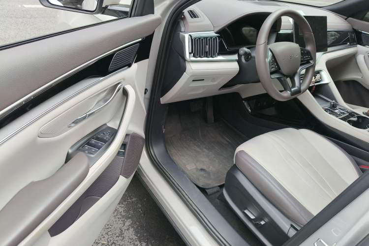 Used BYD Song PLUS New Energy 2025 DM-i 112KM Prestige Model Driver Seat