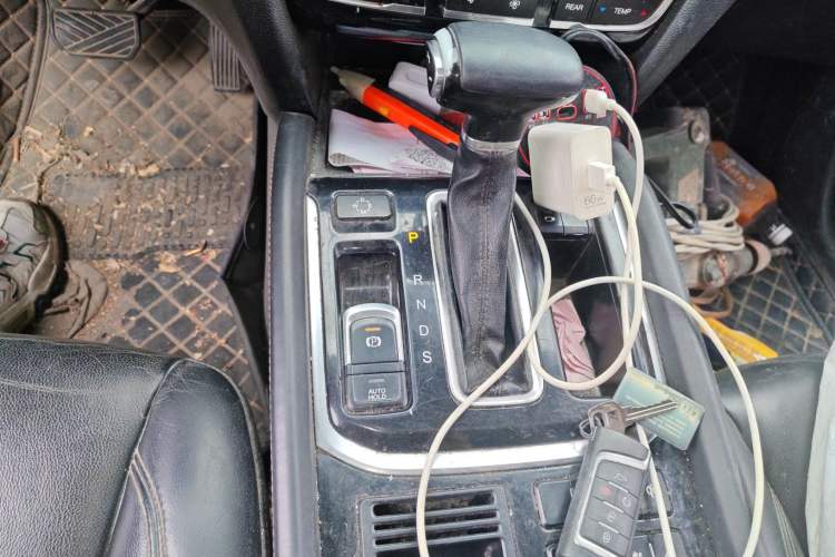 Used GAC Trumpchi GS8 2017 320T Two-Wheel Drive Luxury Smart Connectivity Version (7 Seats) Gear Lever