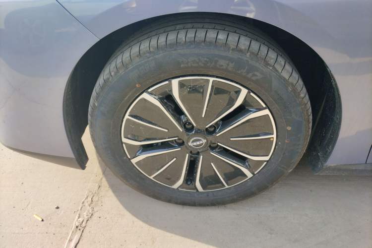 Used Nissan N6 2026 Model 180 Max Left Front Wheel Hub