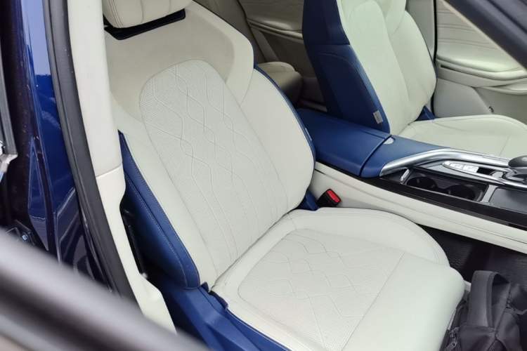 Used VOYAH FREE 2021 Four-Wheel Drive Standard All-Electric Exclusive Luxury Package
