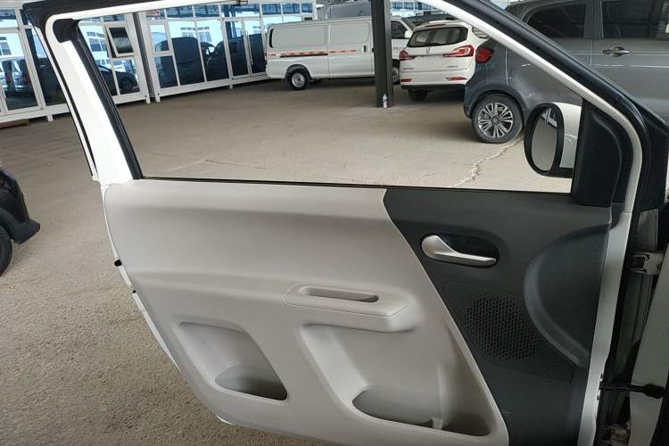 Used CHANGAN Lumin 2022 301km Honey-Sweet Version Interior 7