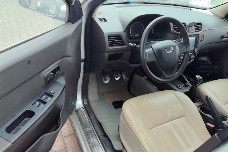 Used Wuling Hongguang 2014 1.5L S Standard Version
