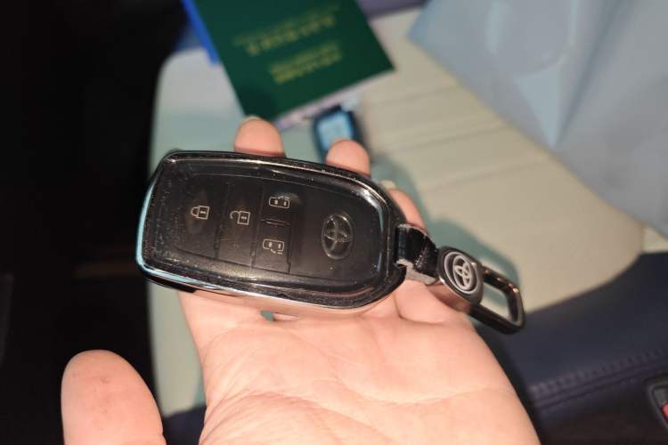Used Toyota SIENNA 2024 2.5L Hybrid Comfort Edition Vehicle Key