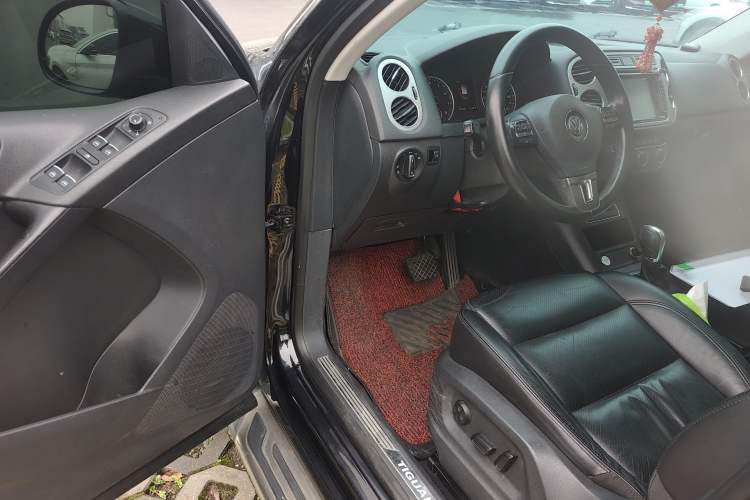 Used Volkswagen Tiguan 2015 2.0 TSI Automatic All-Wheel Drive Luxury Edition Driver Seat