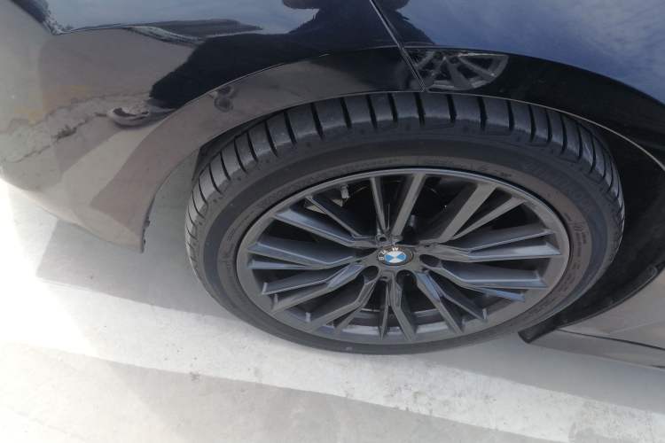 Used BMW 3 Series 2021 325Li M Sport Shadowline Package Left Front Wheel Hub