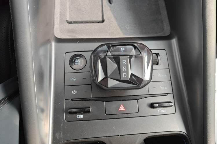 Used BYD Song L EV 2025 Intelligent Driving Version 662 km LiDAR Excellence Edition Gear Lever