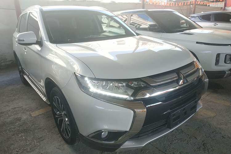 Used Mitsubishi Outlander 2018 2.0L Two-Wheel Drive Glory Edition 5 Seats