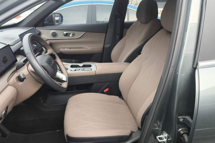 Used Chery Tiggo 8 PLUS 2025 290TGDI DCT Prestige 5-Seater Left Front Seat