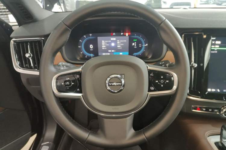 Used Volvo S90 New Energy 2025 Plug-in Hybrid Four-Wheel Drive Long-Range Zhiyi Luxury Edition
